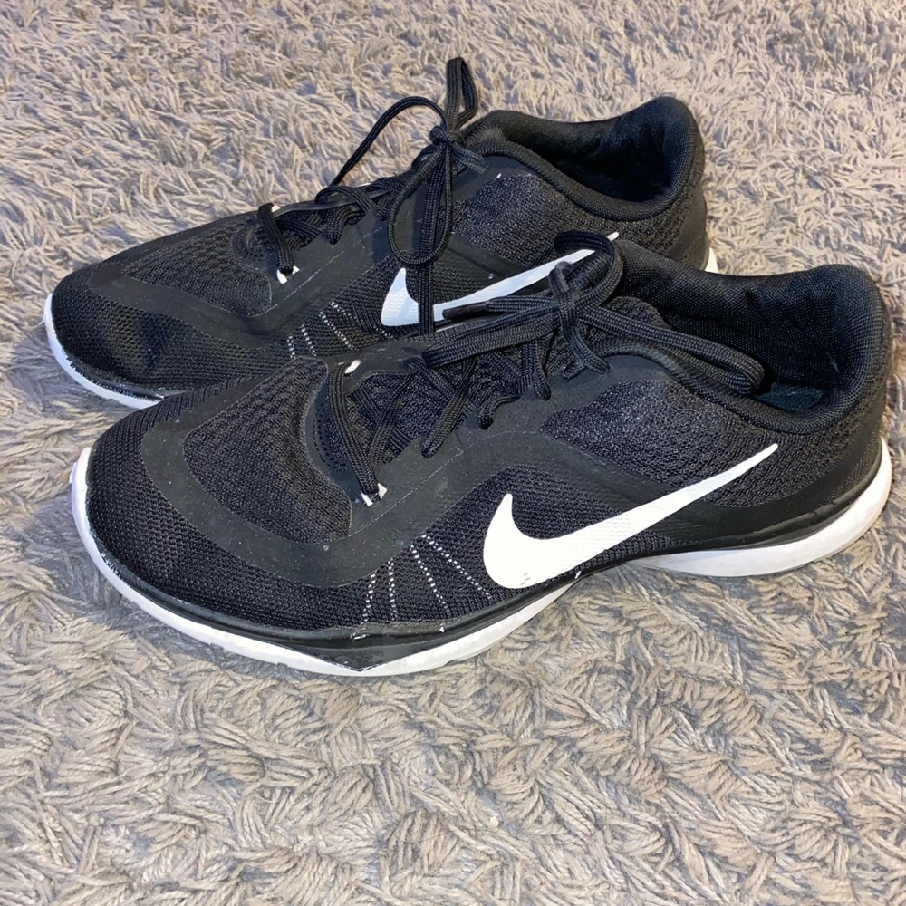 WOMEN’S Nike Flex TRG Tennis shoes 👟 Size 11🖤